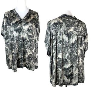 Sofia Made in Italy Women’s  Abstract Print Blouse M Rayon V- Neck‎ Black Gray.